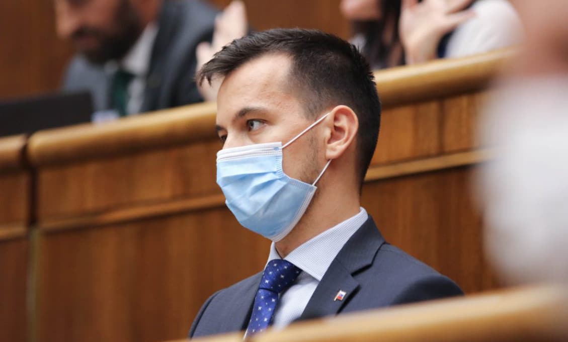 Kotleba obvinil Šeligu z okrádania ľudí, ten sa bráni. „Je to dezinformačná antikampaň“