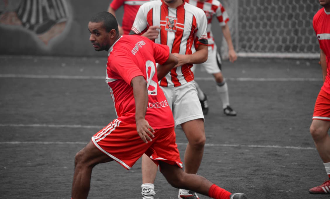Dva metre boja proti rasizmu vo futbale