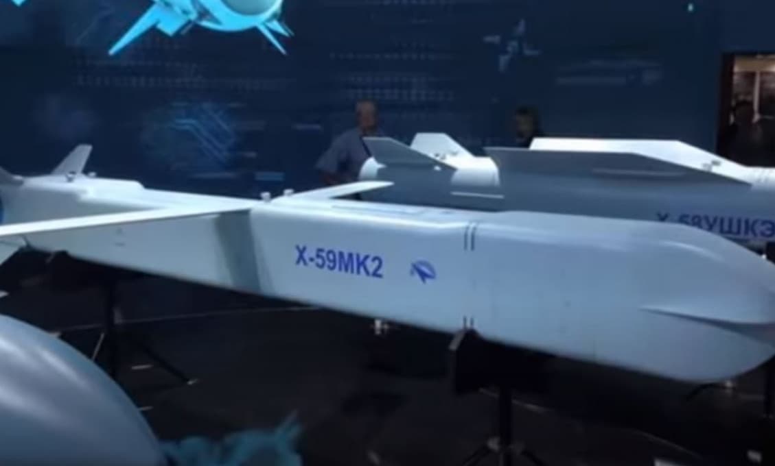 Stíhačky Su-57 piatej generácie boli prezbrojené najnovšími systémami vedenia nadzvukového boja