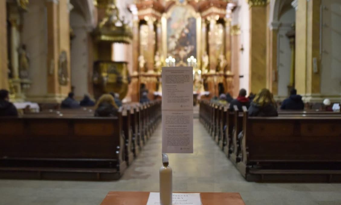 Farár pripravil manuál, ako sa vrátiť do kostolov. "Prezlečte sa! Pyžamo nie je sviatočný odev,“ upozornil