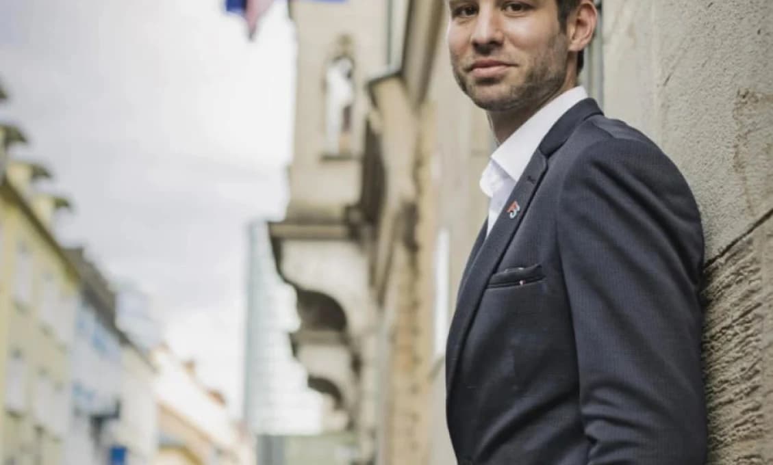 Bugár prezradil meno poslanca Smeru, ktorý "zradil" koalíciu. Ficovi to vyzvonil zoči-voči
