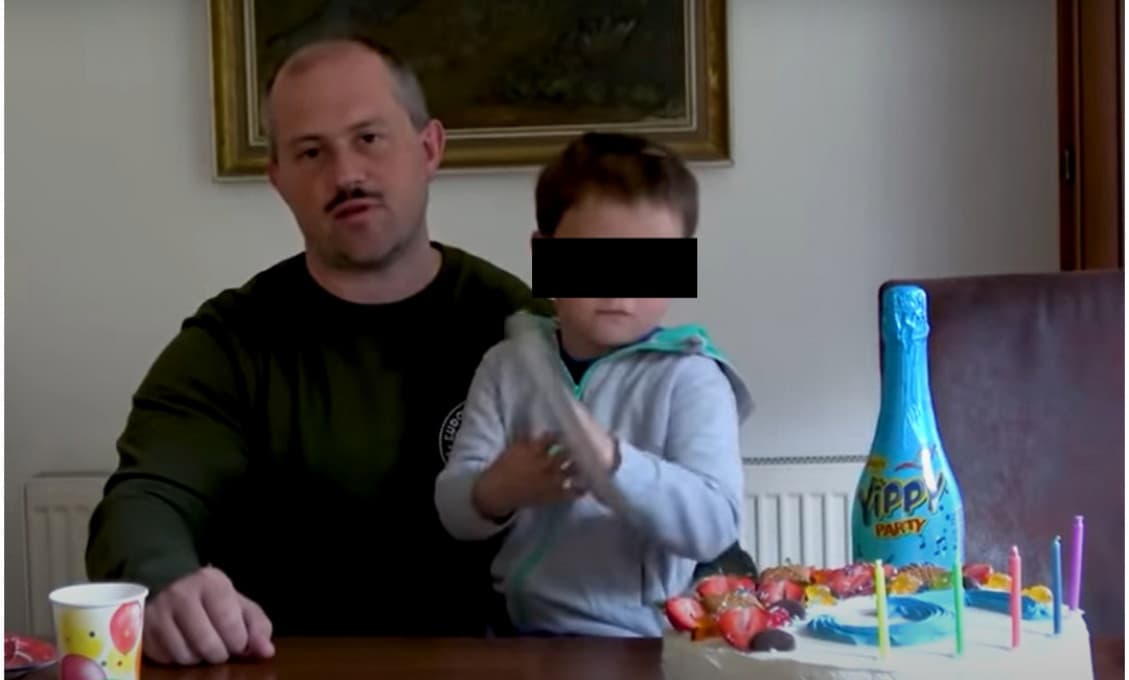 Zneužíva Marian Kotleba dieťa na politickú propagandu? (VIDEO)