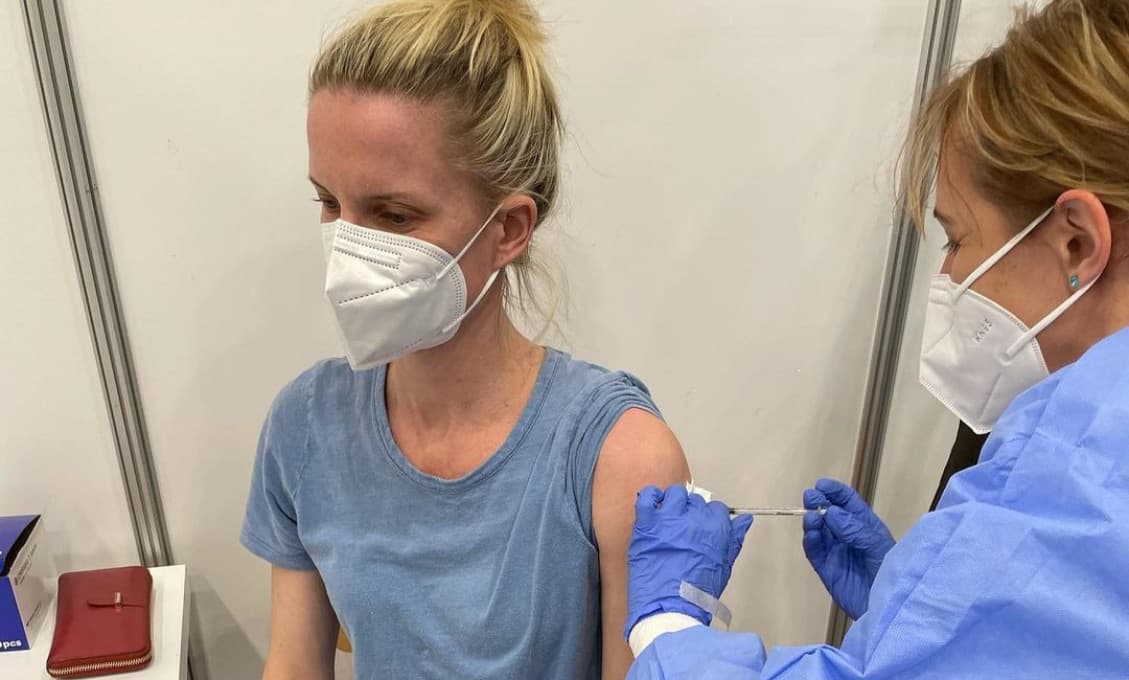 Po vakcíne AstraZeneca na Adelu prišli silné bolesti, teplota a triašky