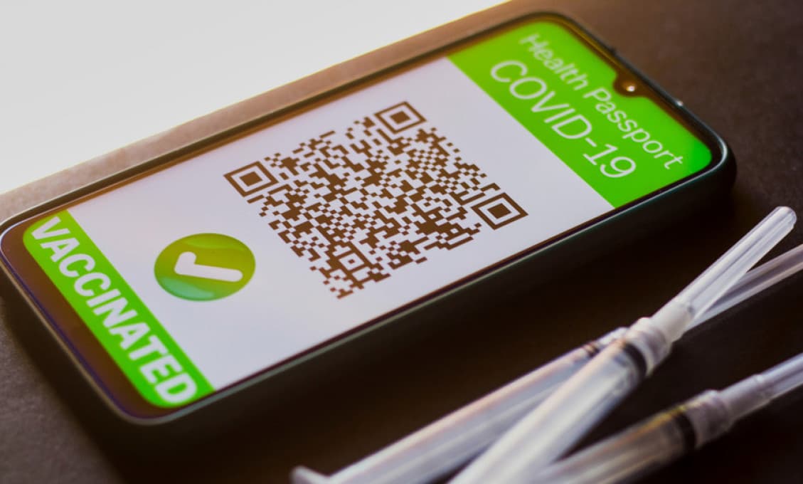 Slovensko sa po výzve EÚ intenzívne pripravuje na zavedenie COVID pasov, vyhlásil Heger