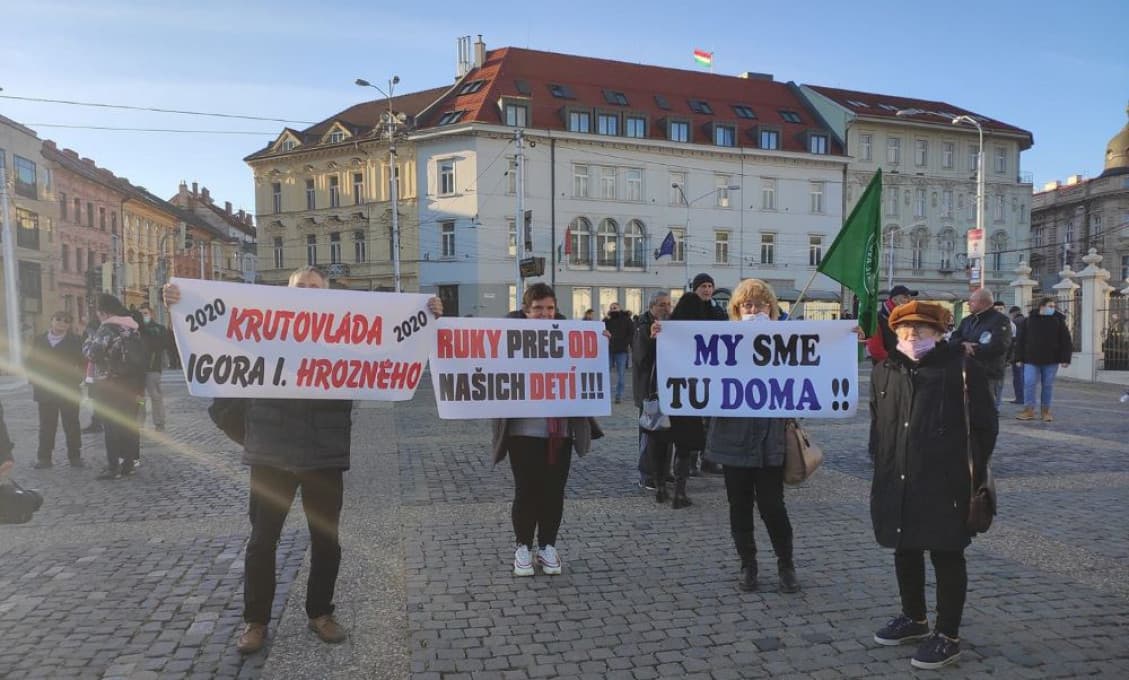 Slováci dnes napriek zákazom protestovali! Hnev na vládu prekonal aj všetky zákazy