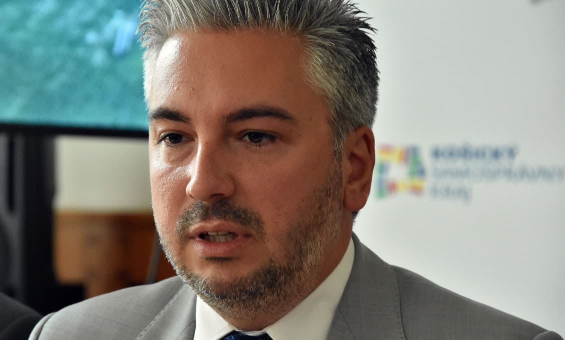 Župana Trnku obviňujú z nezákonnosti, diskriminácie a vydierania