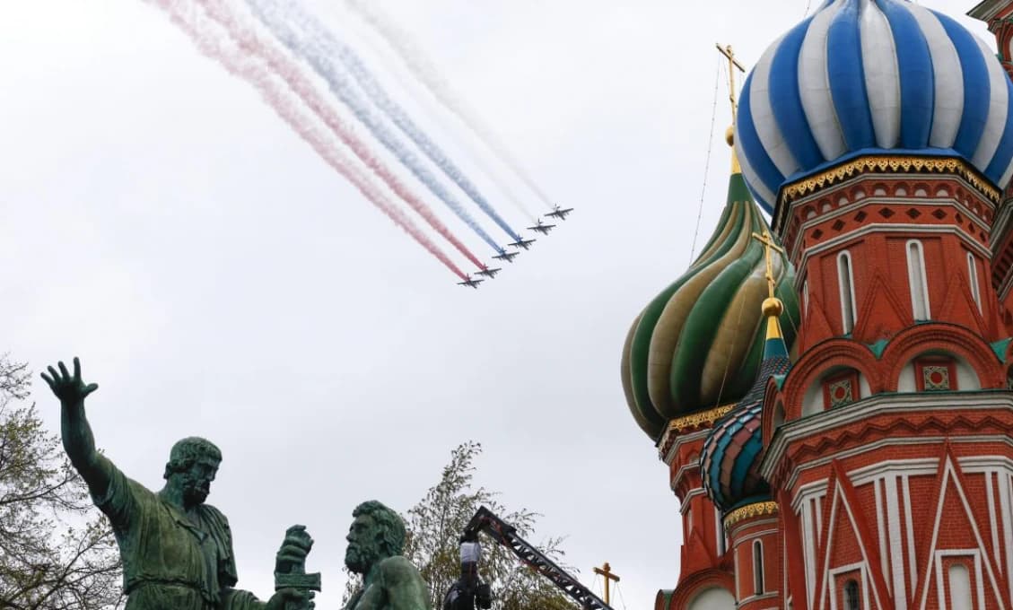 Ruskí piloti predviedli svoje schopnosti na vojenskej prehliadke počas Dňa víťazstva nad fašizmom (VIDEO)
