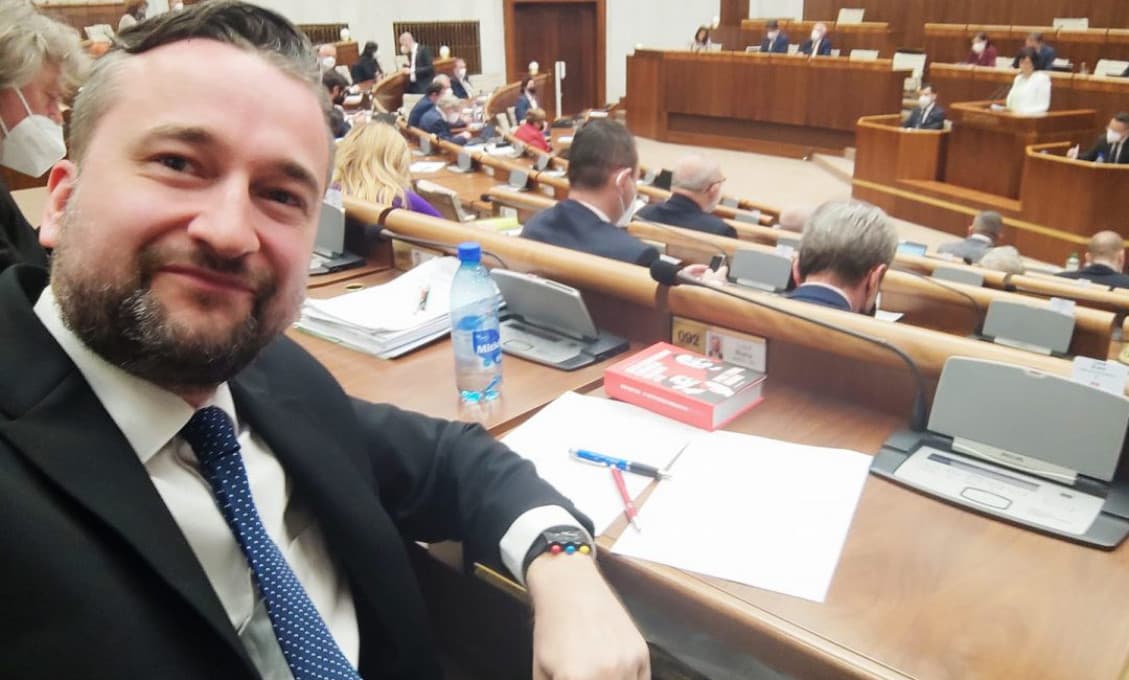 Ak ide o Kolíkovú, liberálne médiá sú ticho ako macko Uško hodinu po večerníčku, píše Blaha