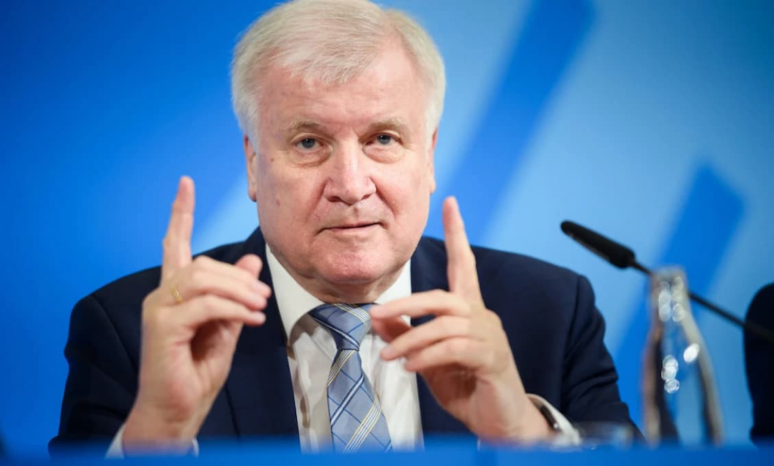 Nemecký minister vnútra sa nakazil koronavírusom aj po zaočkovaní