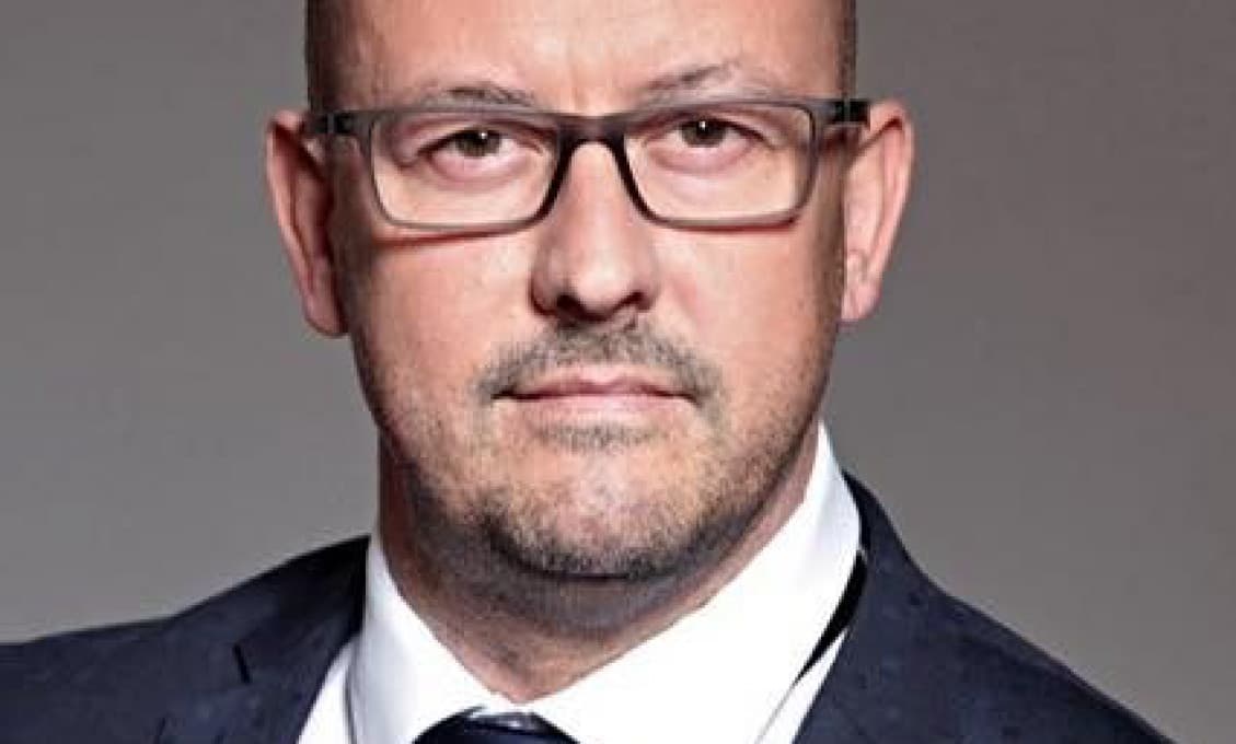 Transparency international pochválila štátneho tajomníka, ktorý prevádzkoval MOMky