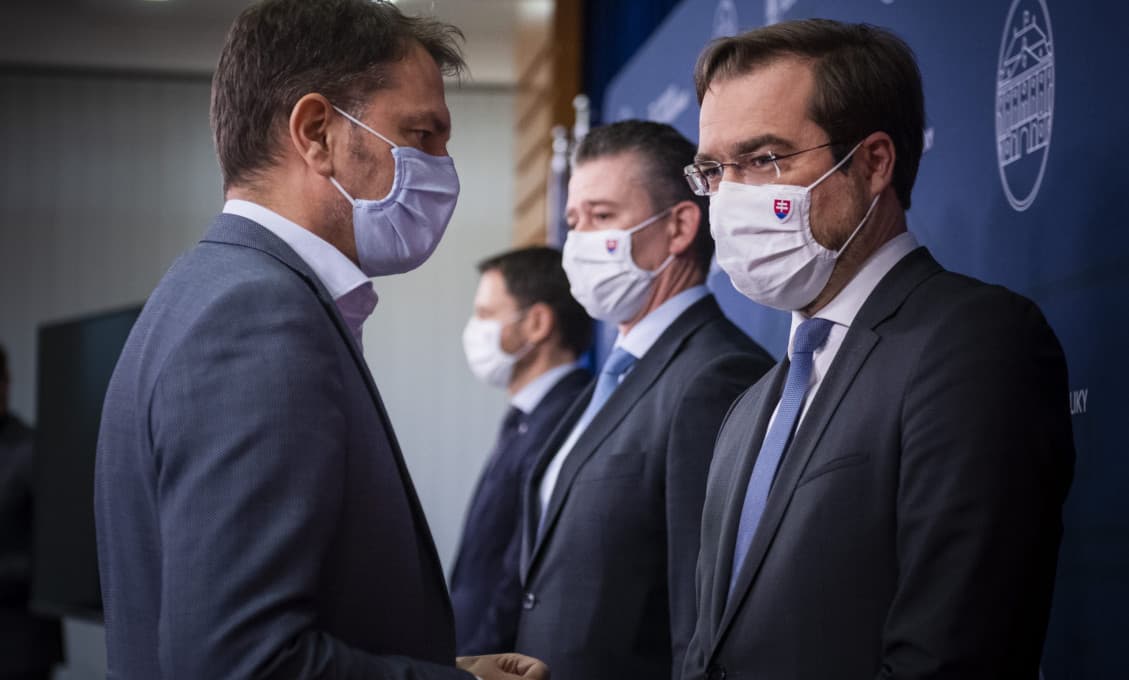 Lockdowny, politická nespoľahlivosť a divadielka: Koľko ešte Slováci dokážu zniesť?