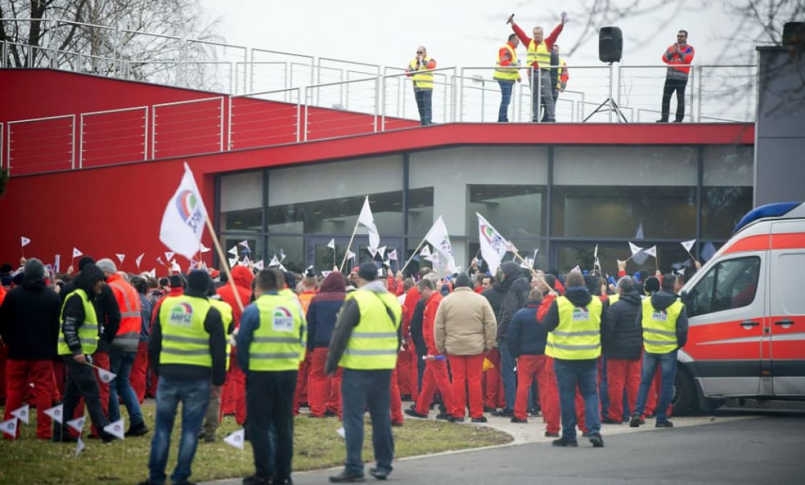 V Belušskej strojárni hrozí štrajk. Zamestnanci prišli o časť výplat
