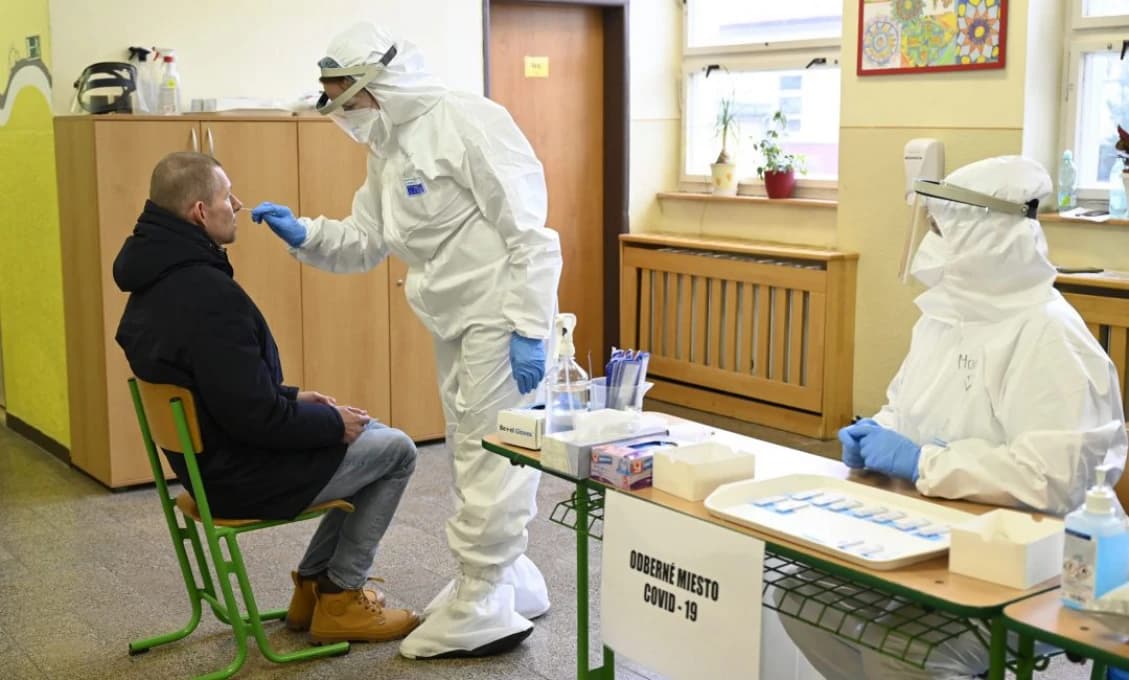 Plošné testovanie: Nie atómovka ale stámiliónový biznis bez kontroly
