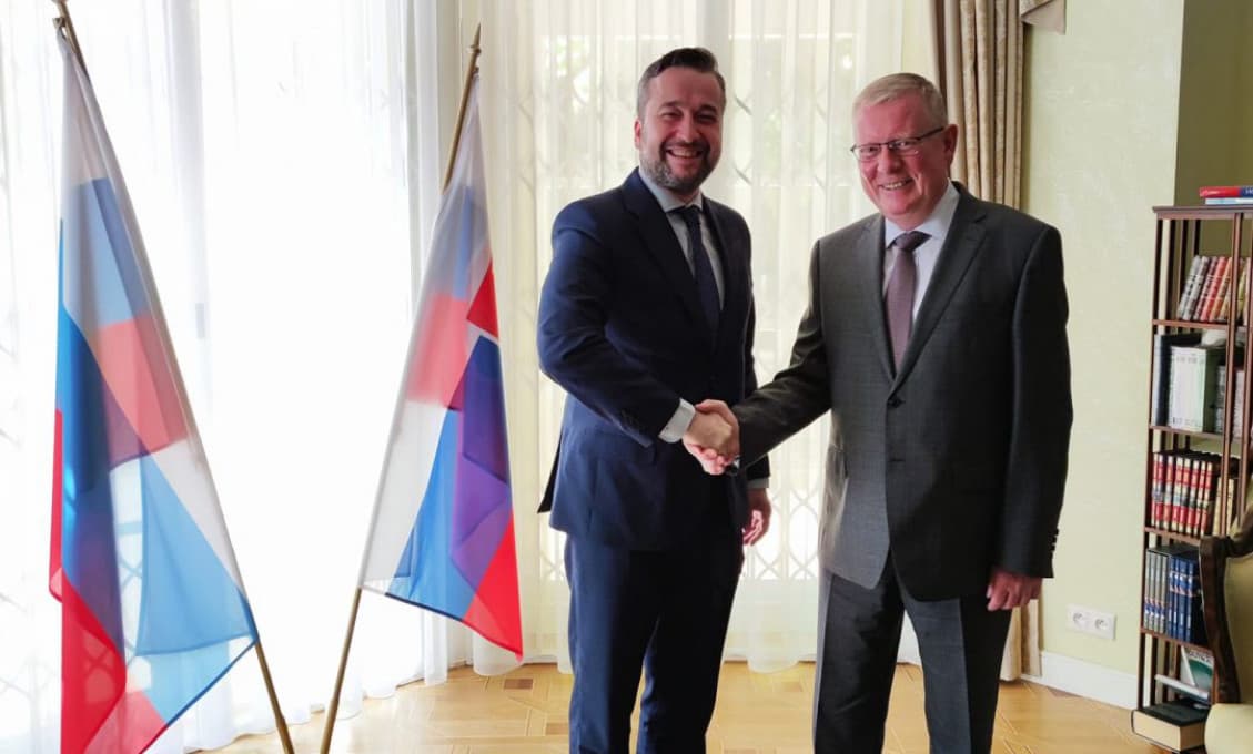 Blaha veľvyslancovi: "Držíme palce prezidentovi Vladimírovi Putinovi, ktorý vrátil Rusku silu, hrdosť a sebavedomie"