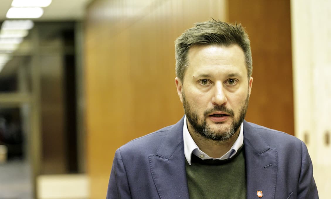Transparency International hlási: Podozrivé dotácie pre bratislavských poslancov z teamu Vallo!