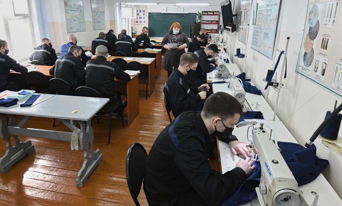 Zločin sa v Rusku naozaj oplatí. Väzni zarobia za mrežami viac ako ich advokáti