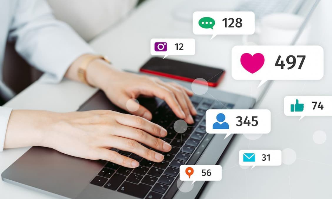 Konšpiračná kampaň proti Biontechu? Influenceri vraj mali za peniaze šíriť nepravdy o úmrtiach