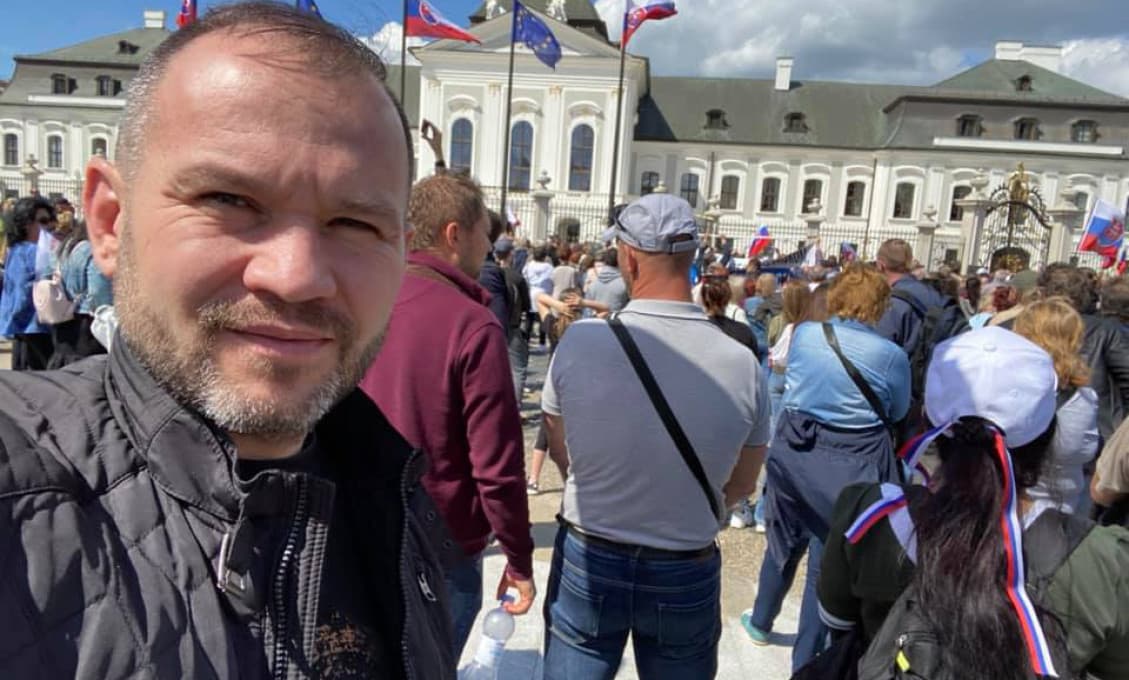 Branislav Becík je sklamaný. On na protest proti vláde a prezidentke prišiel. Ľudia nie...