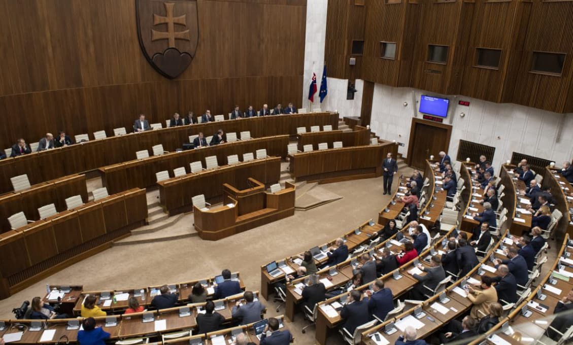 V štátnej správe hrozia plošné čistky! varuje poslanec Ferenčák