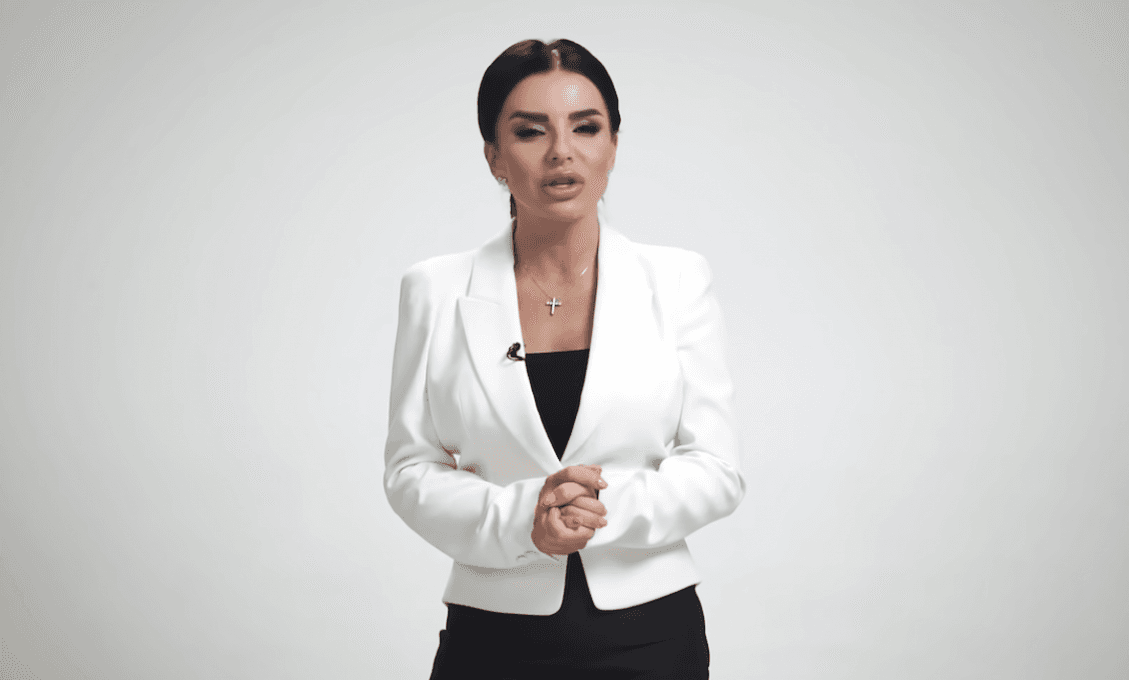 Bývalá speváčka tATu Julia Volková oznamuje svoju kandidatúru do Putinovej strany Jednotné Rusko