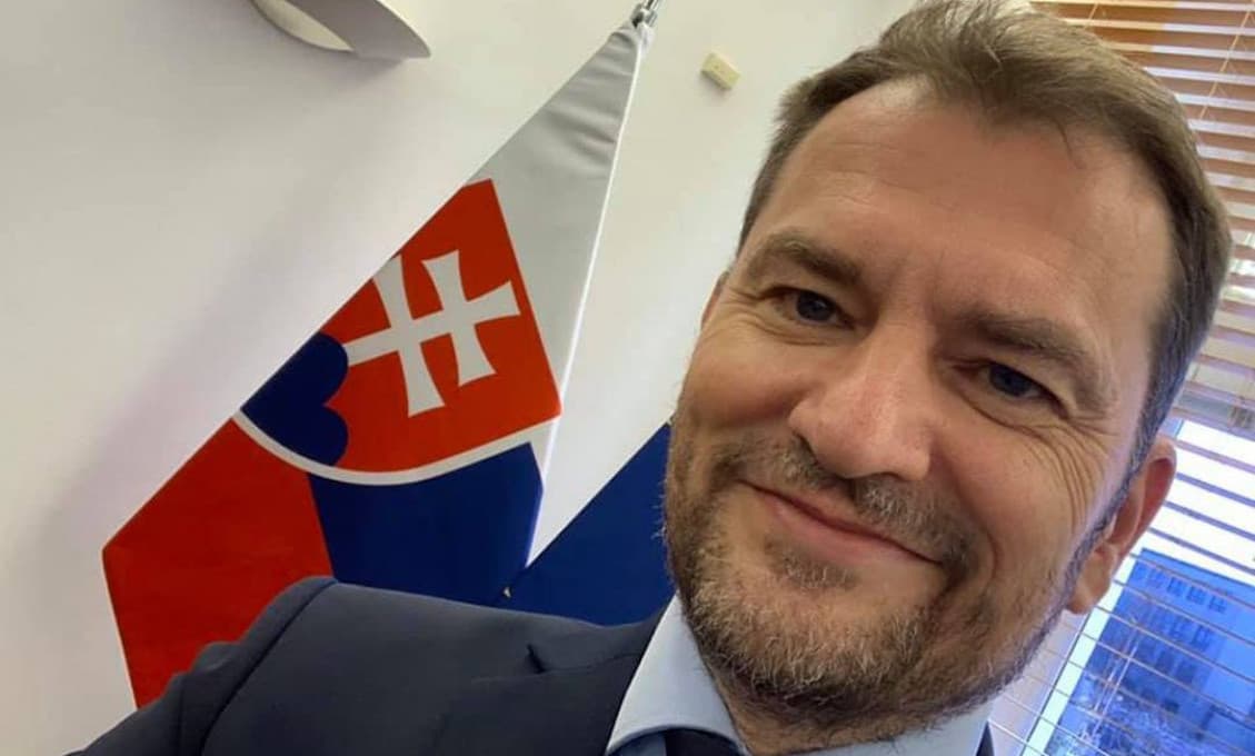 Matovič sa nezaprel! V parlamente opäť zavládli rekvizity a štiplavý odkaz Ficovi