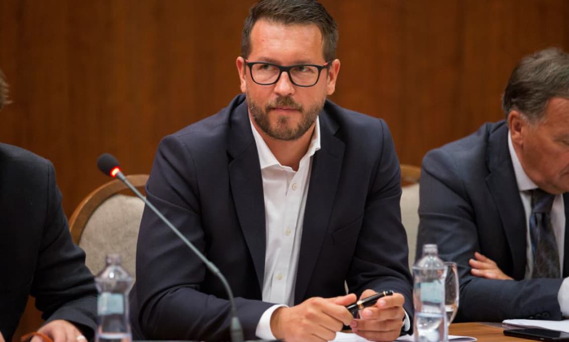 Za mrežami sa schádza skutočná elita. Pri akcii Mýtnik II. zadržali bývalého podpredsedu ÚVO