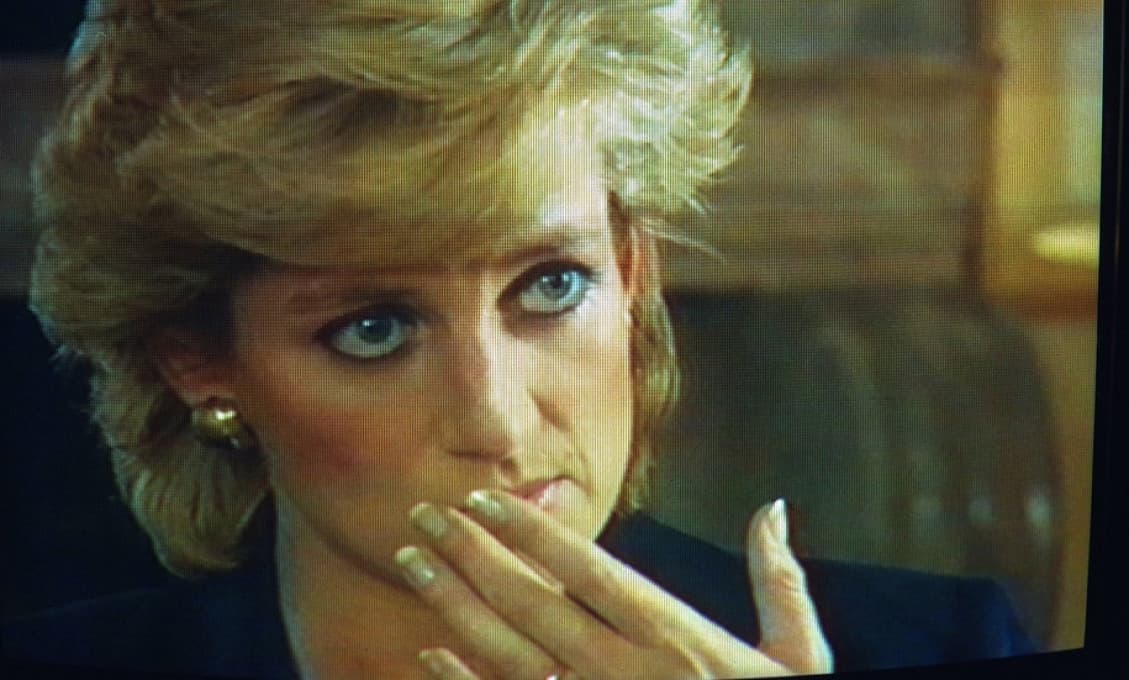 "Bojím sa o život, manžel plánuje autonehodu," napísala Diana pred smrťou. Charles bol vypočúvaný