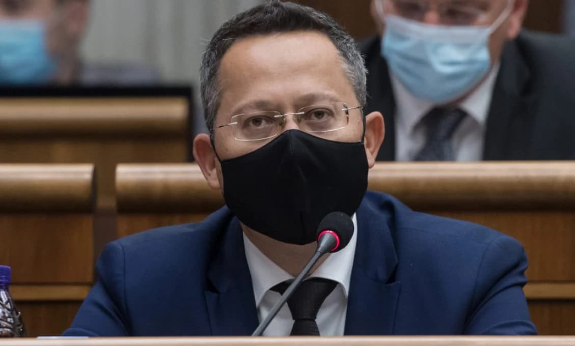 Toto je znásilňovanie a manipulovanie ľudí, aby sa dali dobrovoľne-nasilu zaočkovať, zúri Kamenický
