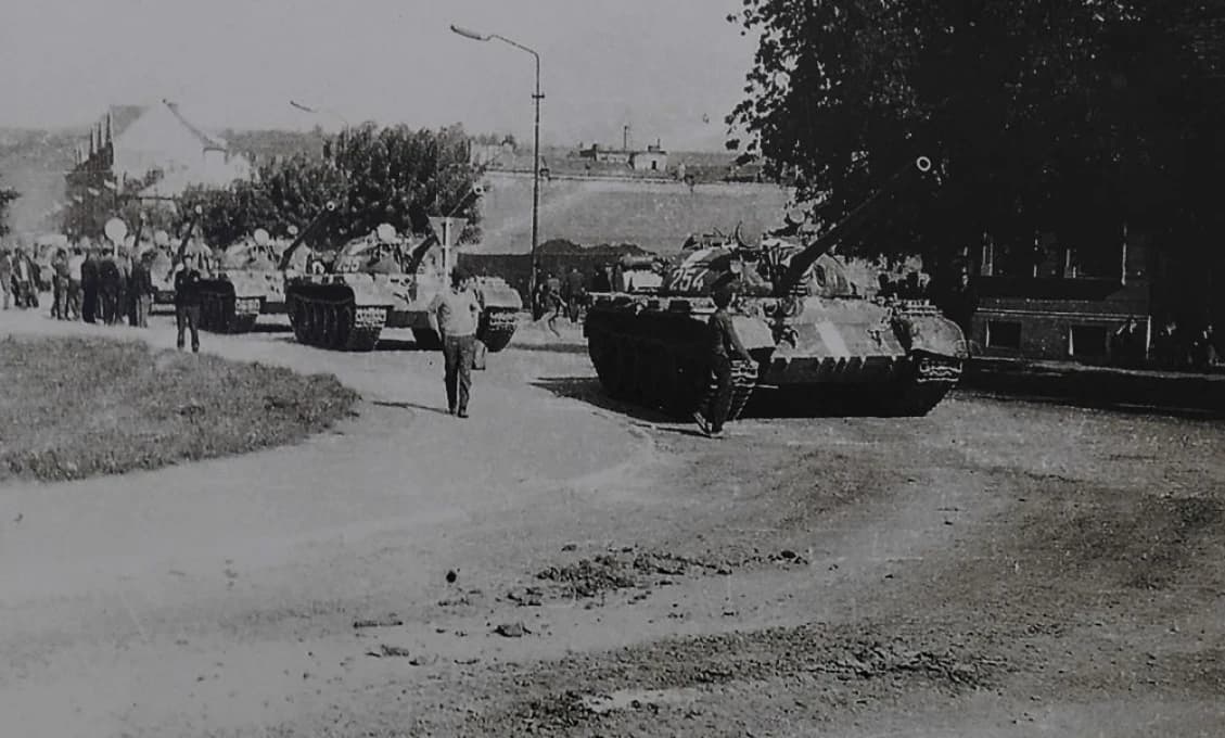 Presne pred 30 rokmi zanikla Varšavská zmluva