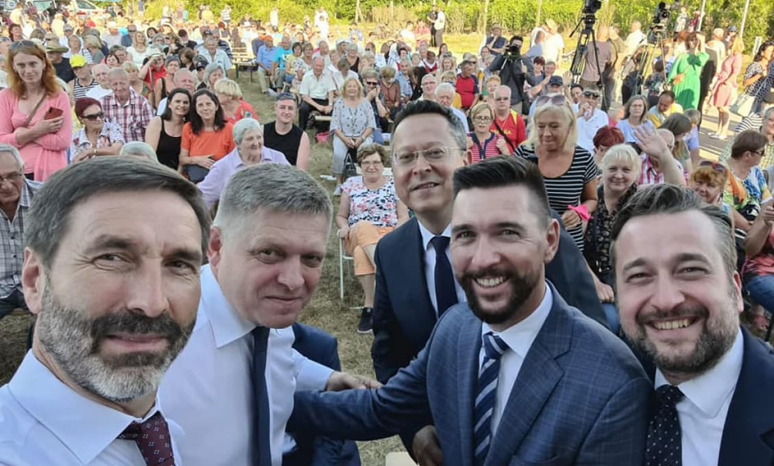 Smer žne medzi občanmi obrovské úspechy. Bez námahy. Stačilo pustiť hlupákov k moci