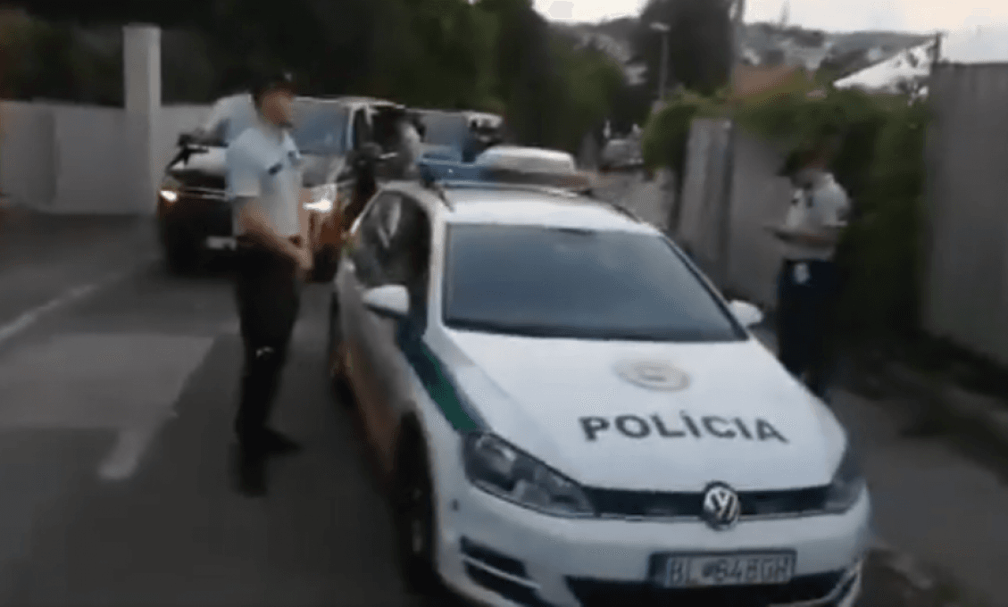 Krčméry má ochranku lepšiu ako Matovič. Strážia ho policajti aj kukláči (VIDEO)