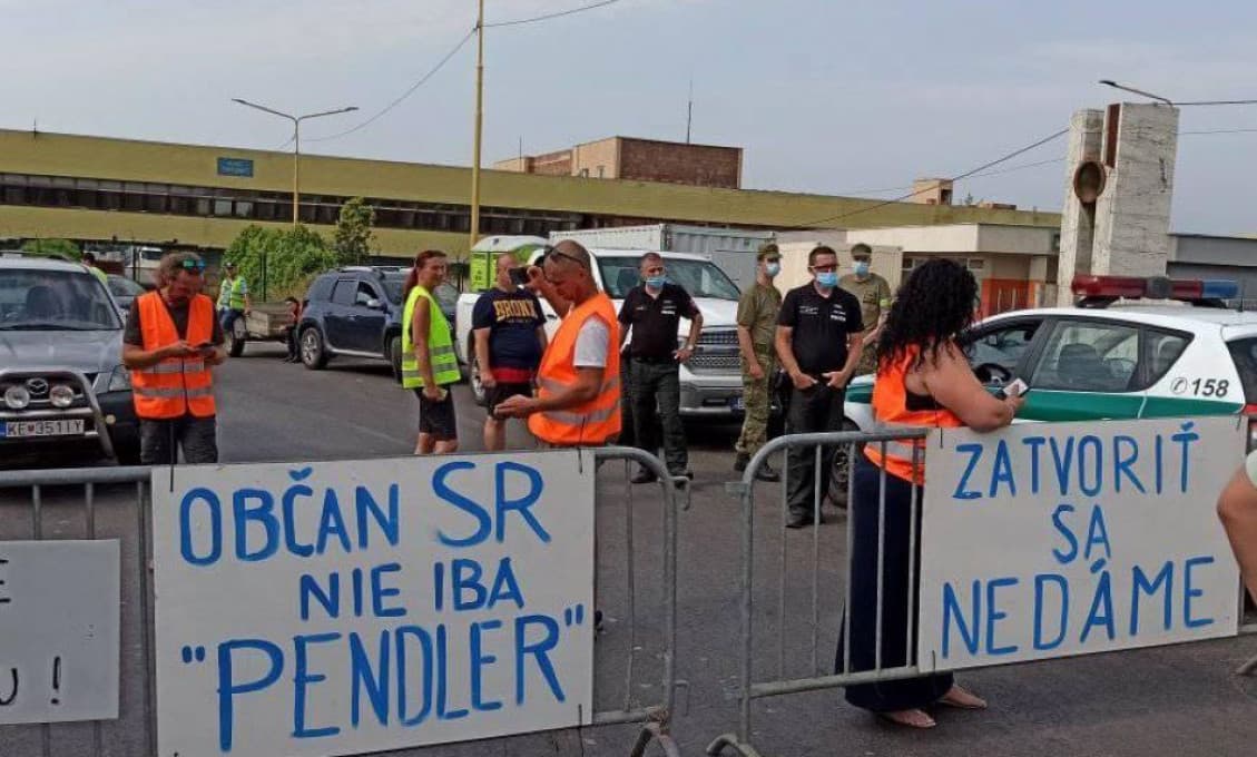Slováci povstali! Blokácia hraničných prechodov je ukážkou ich nesúhlasu s opatreniami vlády (VIDEÁ)