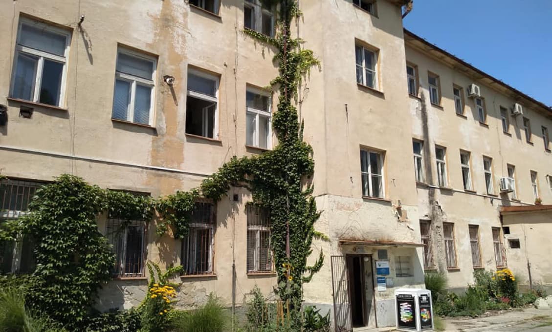 Šok: Štát očkuje Sputnikom v Bratislave v priestoroch, ktoré vyzerajú ako po bombardovaní!