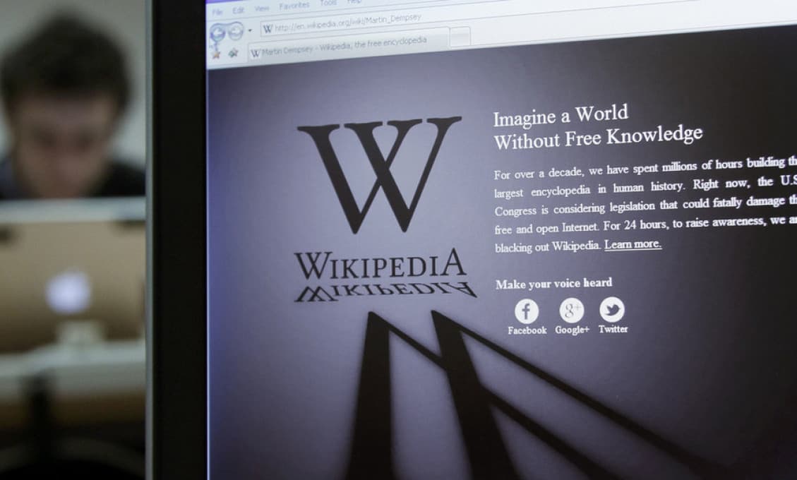 Spoluzakladateľ Wikipédie: "Web sa zmenil na ihrisko pre bohatých a mocných manipulátorov"