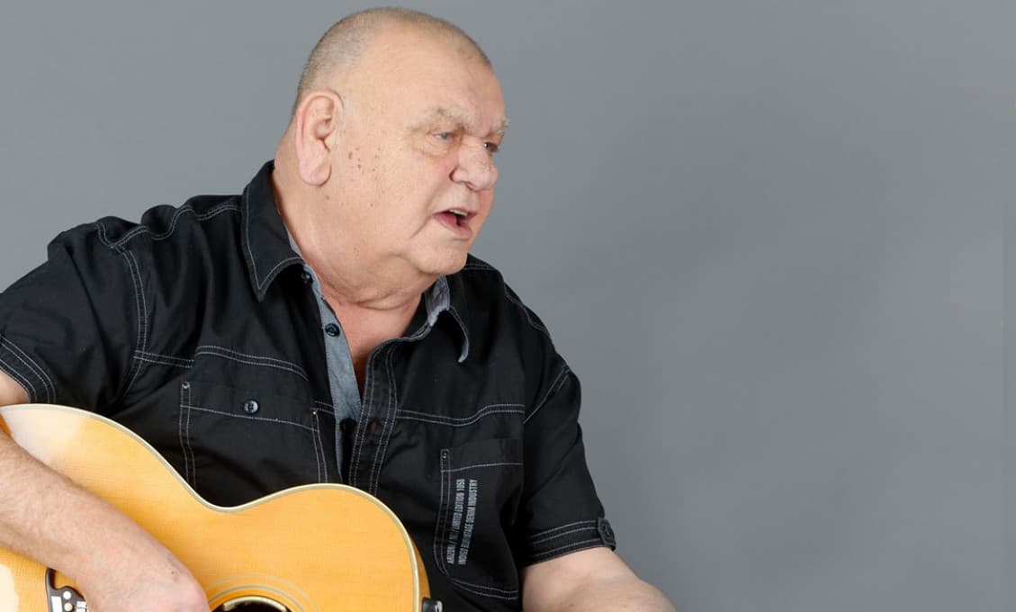 Vo veku 73 rokov zomrel v nedeľu večer český pesničkár František Nedvěd