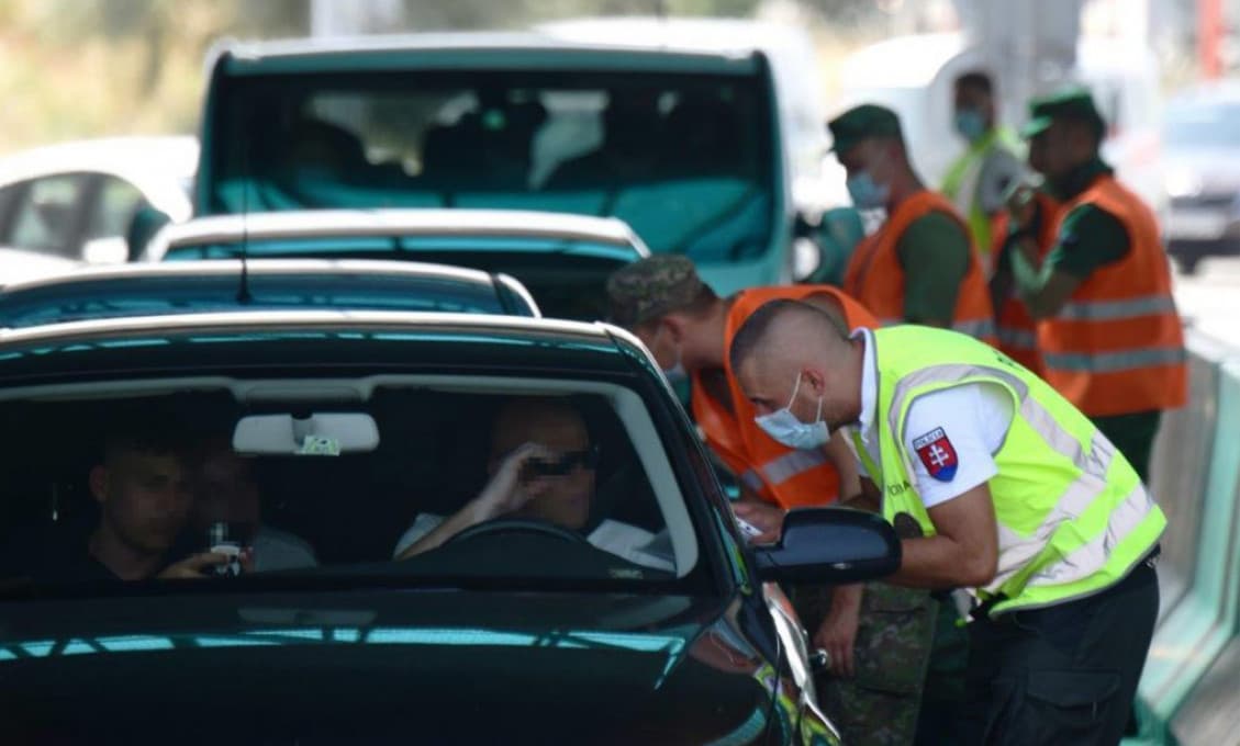 Slováci sa na hraniciach búria, pravidlá sa však oddnes ešte sprísňujú