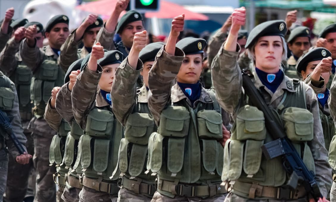 Americké ženy sa zrejme budú musieť prihlásiť do povinnej vojenskej služby