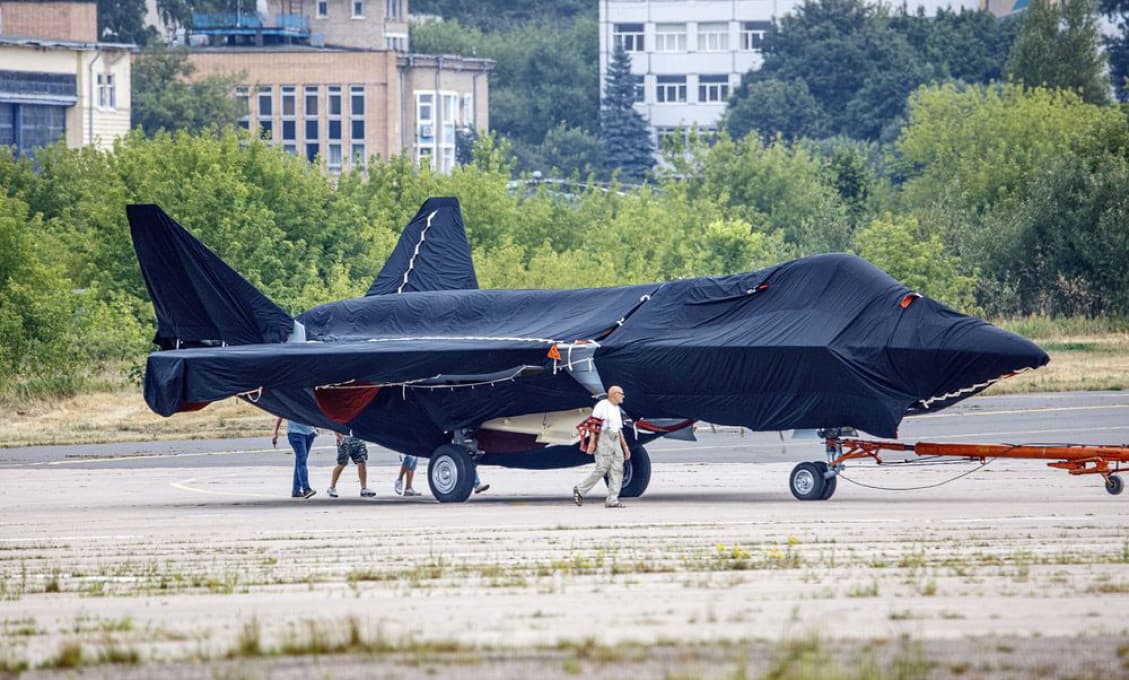 Konkurencia americkej F-35: Snímka novej ruskej stíhačky unikla na sociálnej sieti ešte pred premiérou (FOTO)