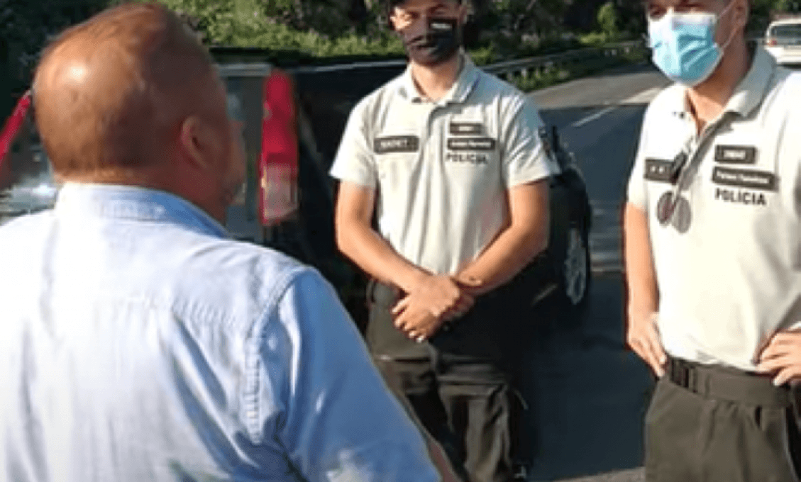 Mega škandál: Slovenskí policajti obmedzovali Harabina a Slovákov na území Maďarska! (VIDEO)