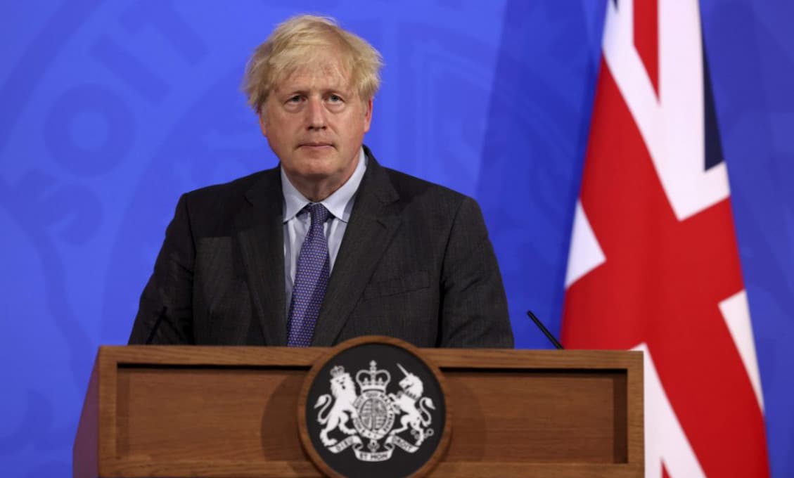Povstanie vo Westminsteri? Britský poslanci hlasujú proti povinnosti Covid pasov