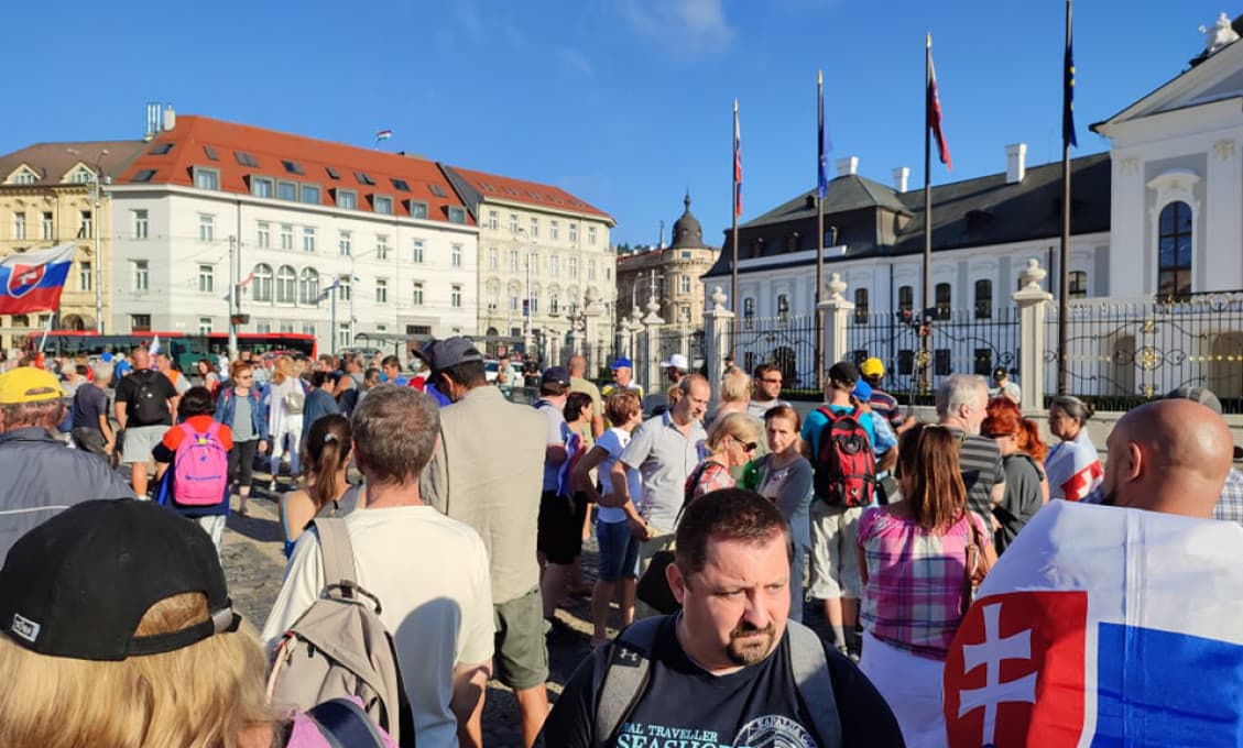 Téma dňa: Slováci dnes opäť povstali. Ich hnev sa prenesie priamo pred Prezidentský palác (VIDEÁ)