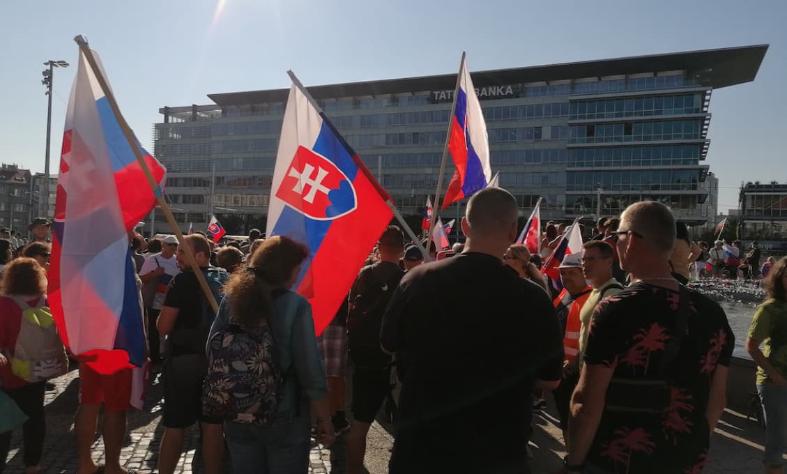 Protest pri Prezidentskom paláci pokračuje,polícia prijala opatrenia