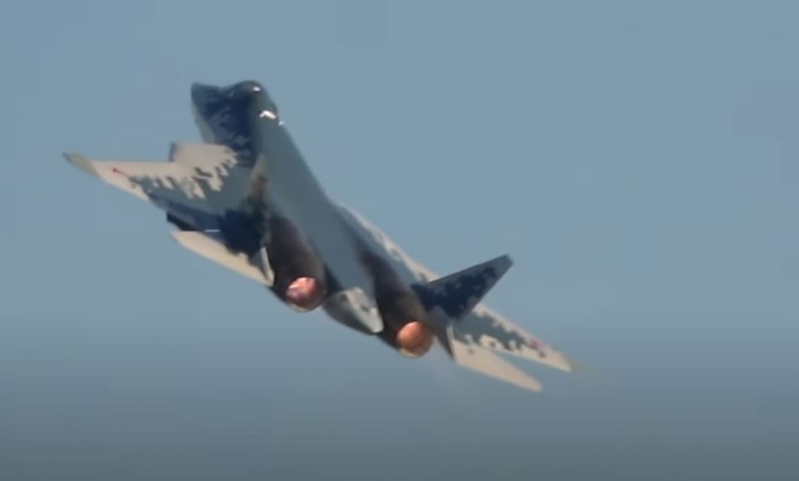Pre stíhačky SU-57 sa pripravuje ovládanie hlasom a očami pilota