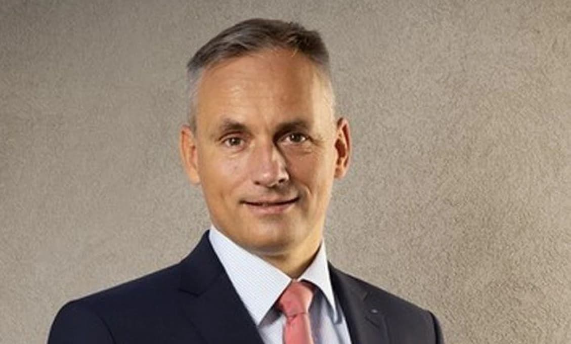 "Aj Hitler prevzal moc nad životmi ľudí úplne v súlade s ústavou", varuje Čarnogurský ml.