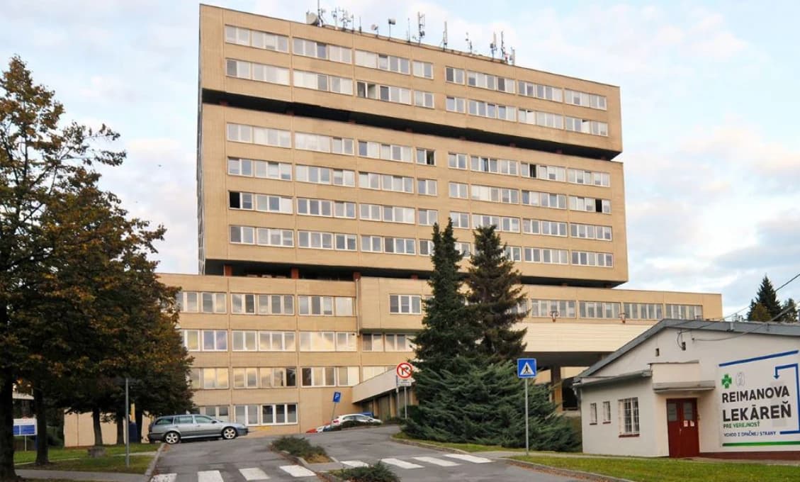 Škandál v prešovskej nemocnici: Muža nechceli pustiť k manželke v kritickom stave, lebo nebol zaočkovaný!