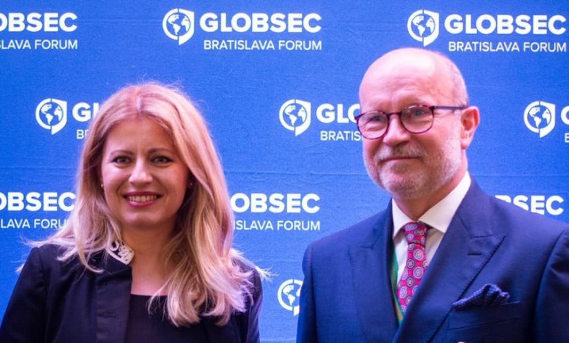 Český občan vytočil Káčera z Globsecu listom proti očkovaniu. Ten mu v odpovedi vynadal