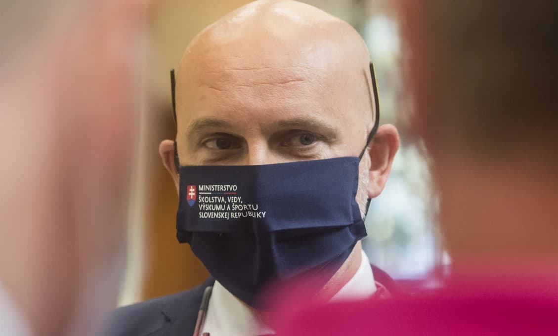 Gröhling neprestáva vyzývať rodičov a učiteľov k očkovaniu. Čo oznámi v auguste?