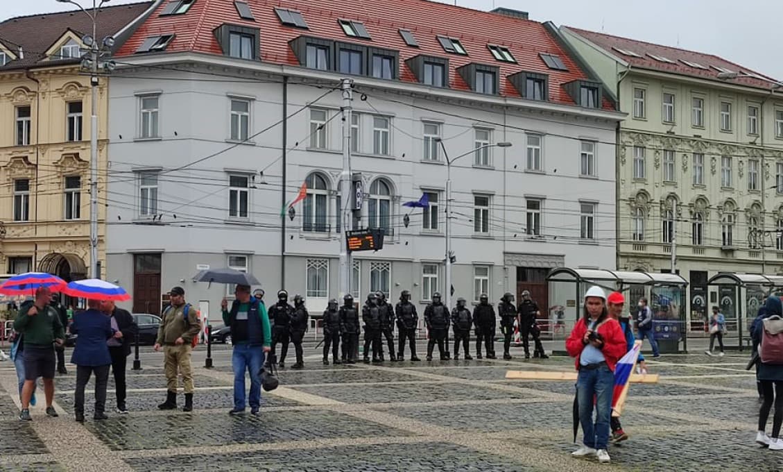 Nie sme dezoláti, bojujeme iba za svoje práva! A každú sobotu príďte na protesty, burcuje Slovákov právnik Marek Géci