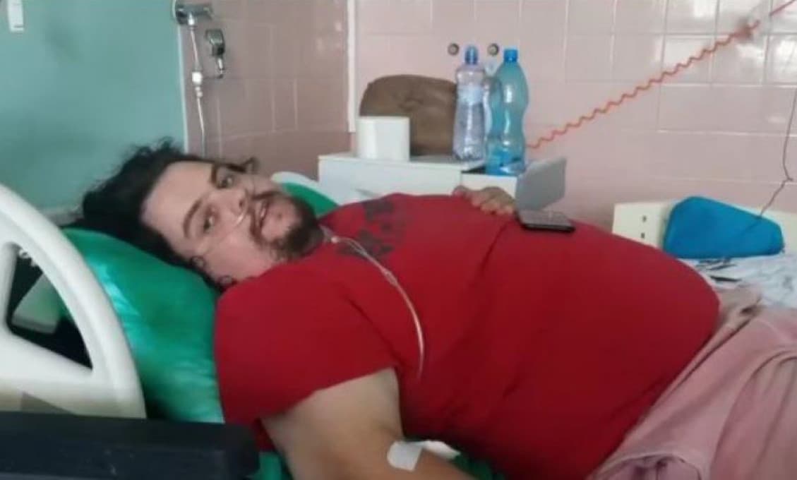 Analytik Mesík komentuje novú očkovaciu kampaň s obéznym Tiborom. Krok vedľa!