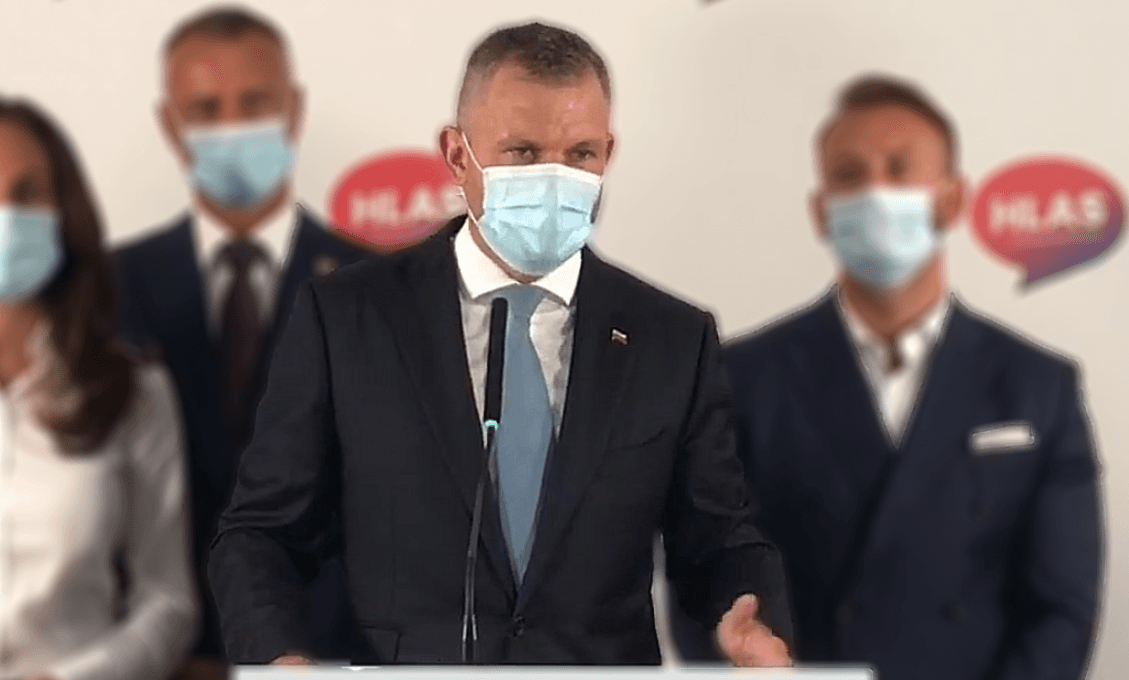 Pellegrini si počas vyviňovania utieral čelo vreckovkou, ktorú predtým nervózne žmolil
